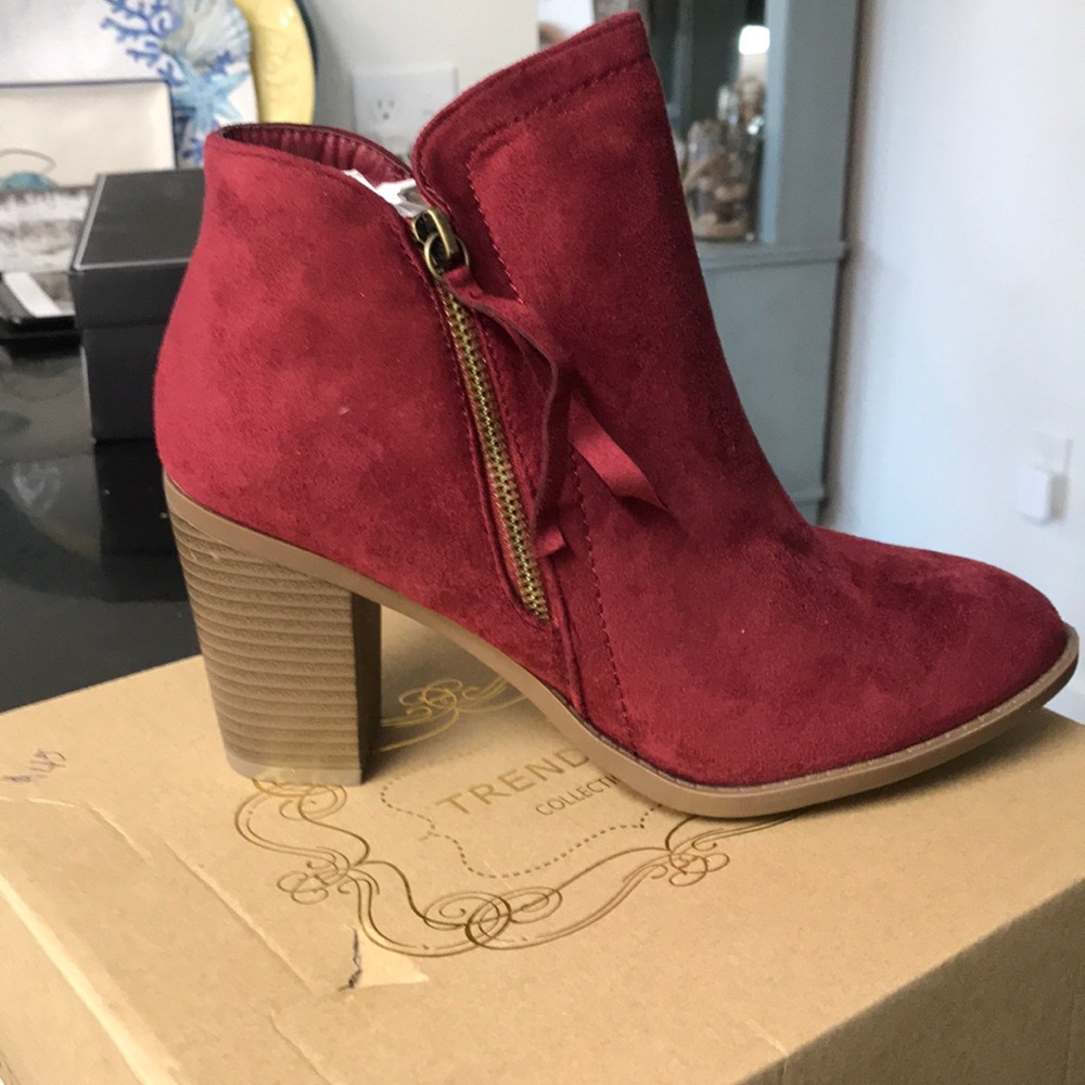 Shoes - Picture 3 of 4